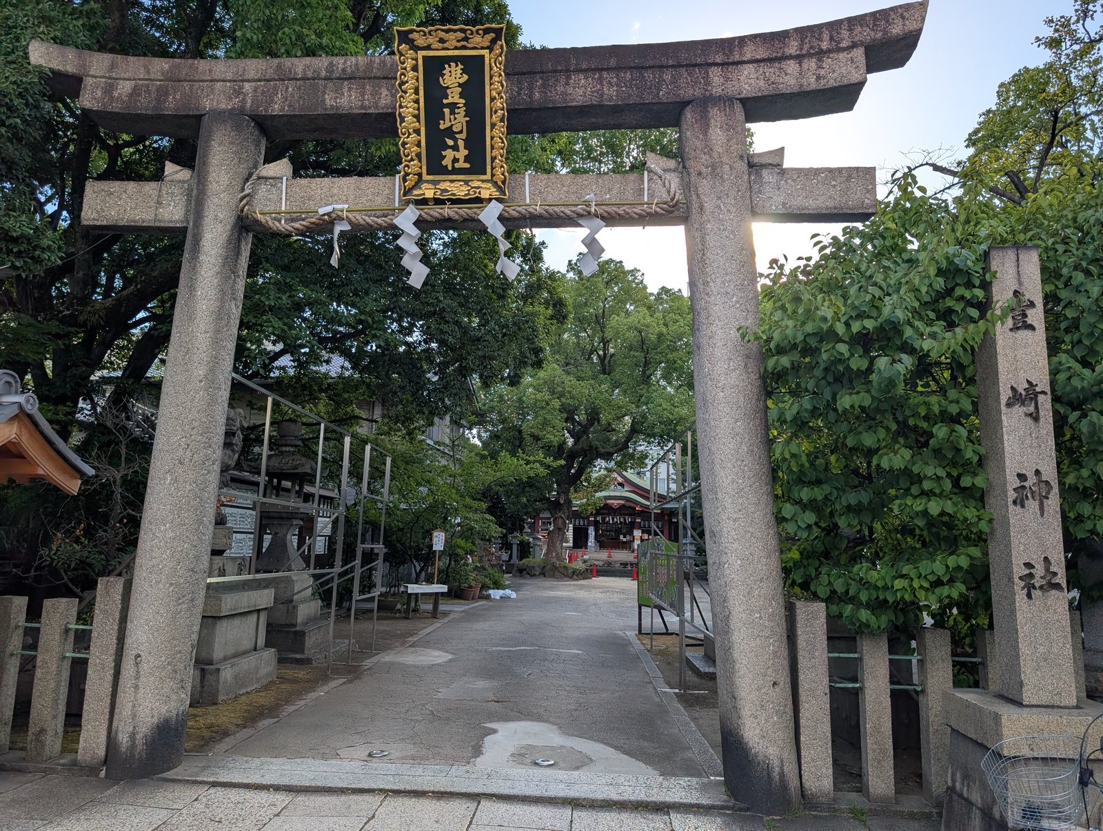 鳥居と社号標