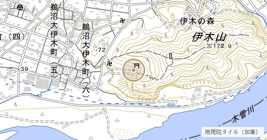 伊木山の熊野神社と、山中に図示された「本宮跡」（ペルー在留者が寄進した鳥居）の位置を示す地図